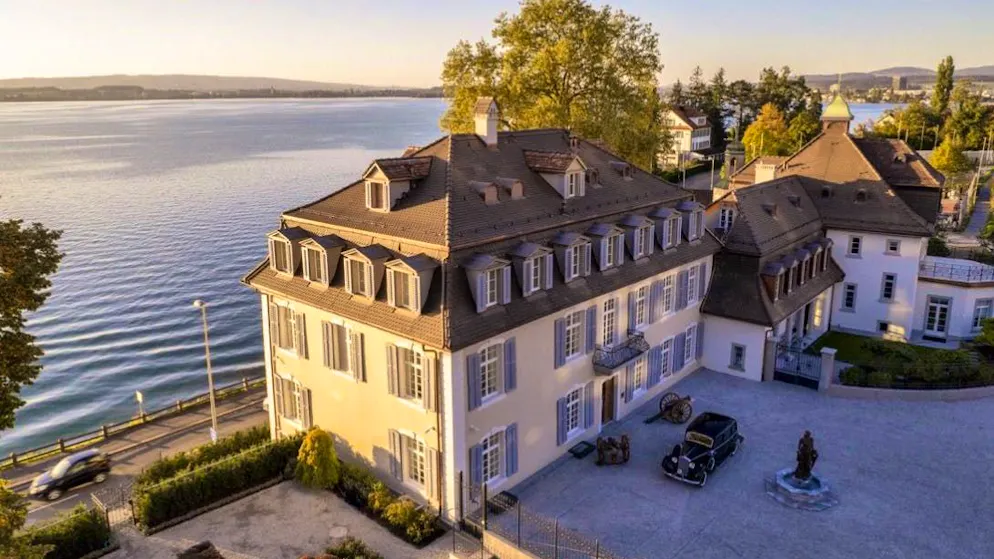 The property was put up for sale in November. At the time, Nikolajsen was asking for a sum in the double-digit millions, which is not known.