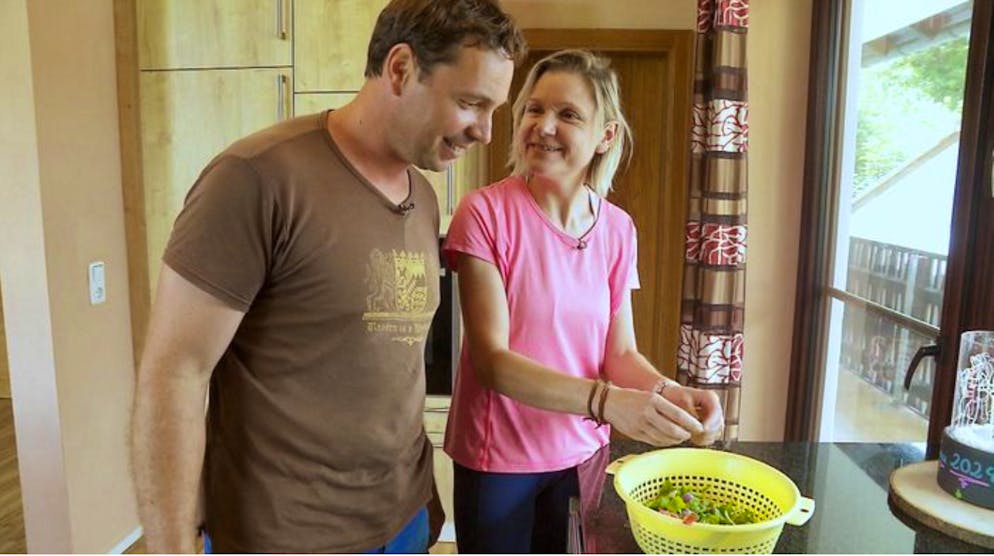 «Bauer sucht Frau»-Liebesfiasko. Salat? «Ein Schnitzel wäre mir lieber», so «Bauer sucht Frau»-Singlemann Manfred.