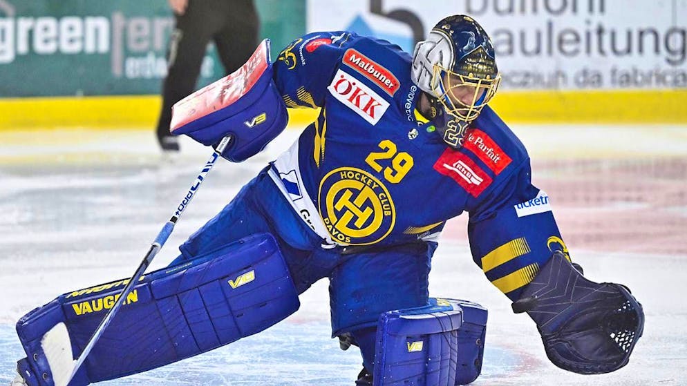 SC Bern on the decline - Gallery. First shutout of the season for Davos goalie Sandro Aeschlimann