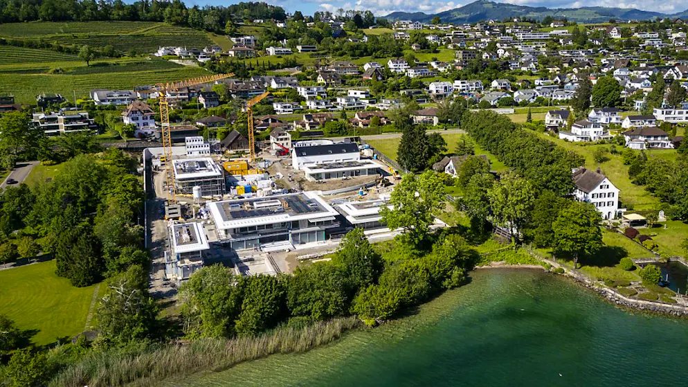Outre sa villa, Roger Federer construit cinq autres bâtiments sur le terrain qu'il a acquis en 2019 à Rapperswil-Jona (SG). Il renonce, en revanche, à construire un hangar à bateaux. Il pourra cependant y installer un nouveau ponton et un nouveau chenal d'accès (archives).
