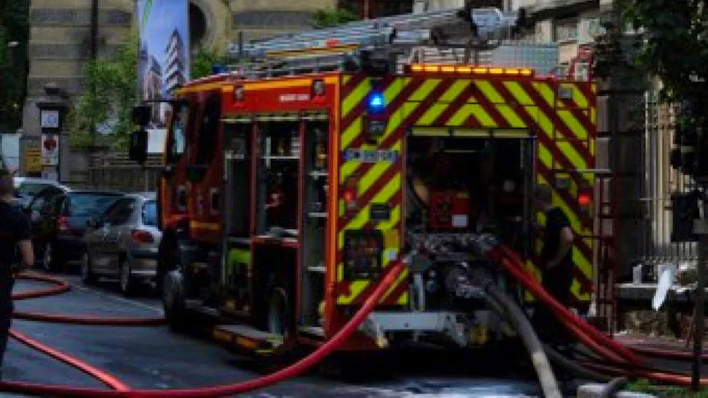 Une cinquantaine de pompiers sont intervenus pour lutter contre l'incendie (image d'illustration).