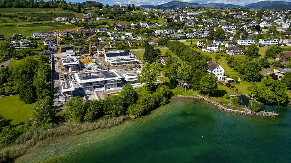 Auf Roger Federers Grundstück in Rapperswil-Jona SG entstehen mehrere Gebäude. Auf den Bau eines Bootshauses verzichtet der ehemalige Tennisstar nun aber.