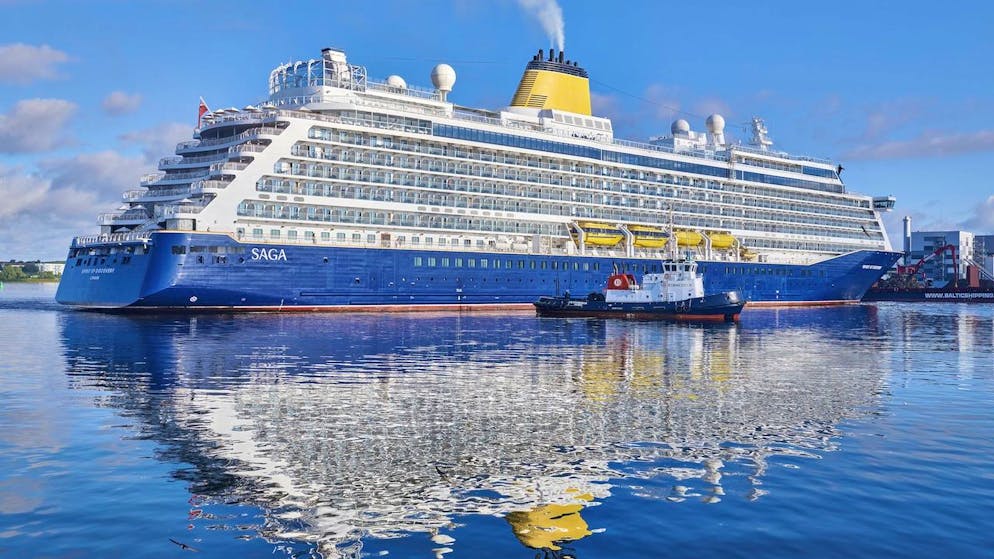 Storm in the Bay of Biscay. Passenger dies after cruise - over 100 were injured