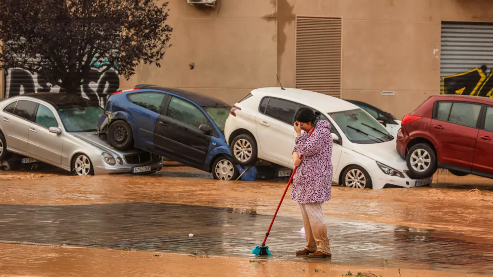 «Spanien weint»: Fast 100 Tote bei «Jahrhundert-Unwetter» - Gallery. Besonders schlimm ist die Lage in der auch bei Urlaubern sehr beliebten Region Valencia, aber auch andere Mittelmeer-Anrainer-Regionen wie Andalusien und Murcia sind schwer betroffen.