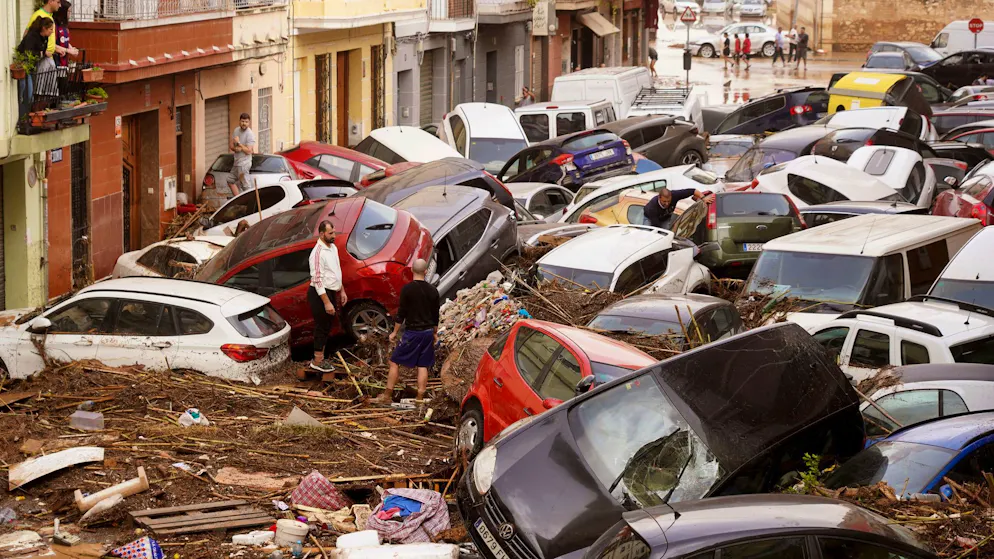 «Spanien weint»: Fast 100 Tote bei «Jahrhundert-Unwetter» - Gallery. Die Wassermassen rissen die Autos wie Spielzeug mit.