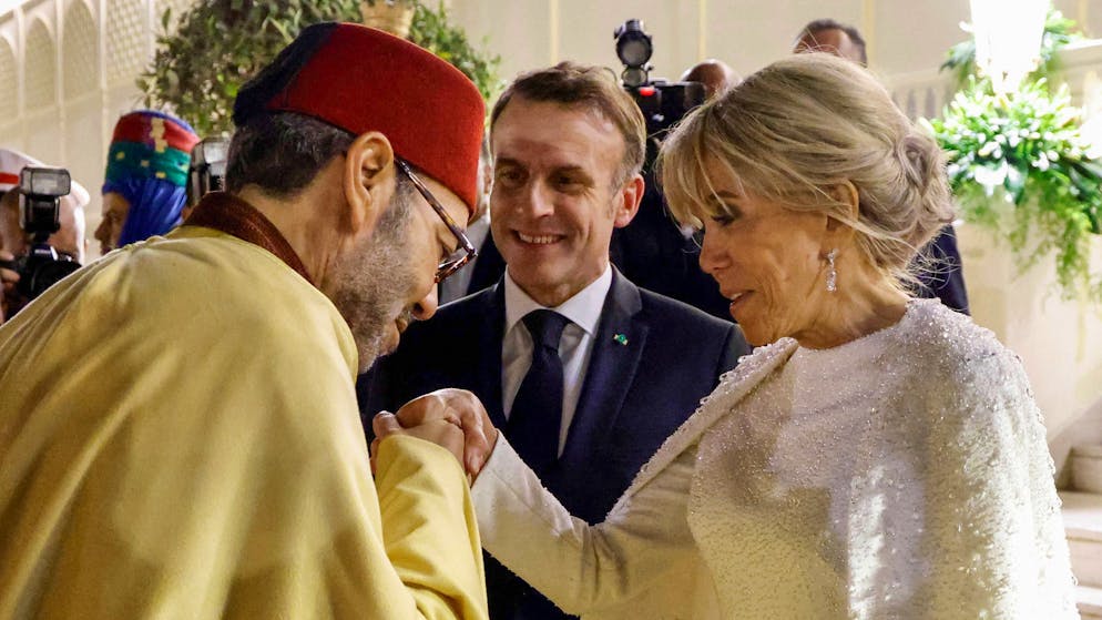Visite d’État stylée au Maroc. Cap(e) sur la robe de Brigitte Macron