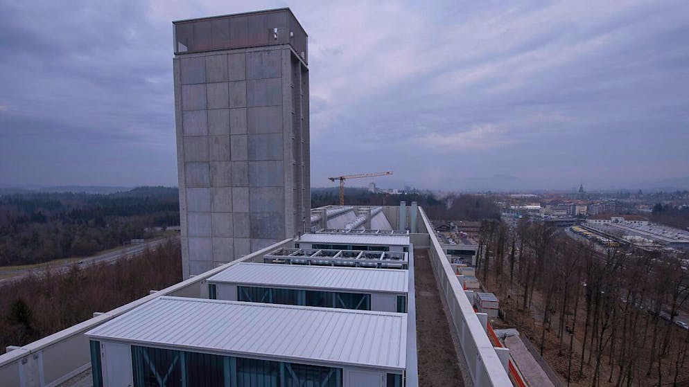 Die Berner Stadtregierung will im Rahmen ihrer neuen Klimastrategie die Fernwärme weiter ausbauen. Im Bild die Energiezentrale Forsthaus. (Archivbild)