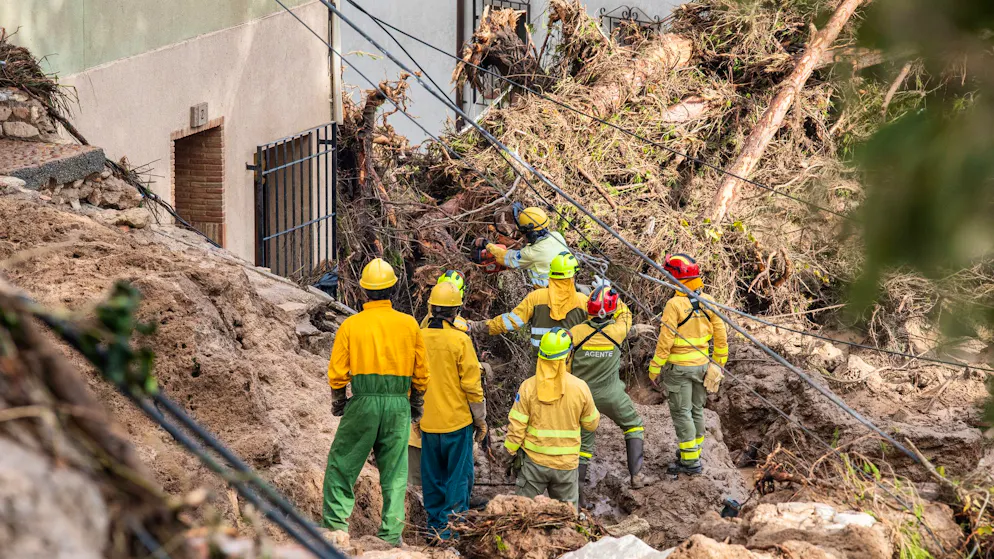 «Spanien weint»: Fast 100 Tote bei «Jahrhundert-Unwetter» - Gallery. Für die Tragödie war der sogenannte «Kalte Tropfen» verantwortlich. Es handelt sich um ein Wetterphänomen, das vor allem in der spanischen Mittelmeerregion in den Monaten September und Oktober häufig auftritt.