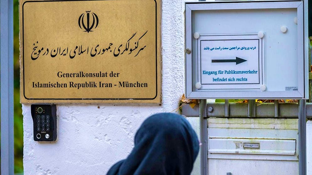 dpatopbilder - A sign hangs at the entrance to the Consulate General of the Islamic Republic of Iran. Photo: Peter Kneffel/dpa