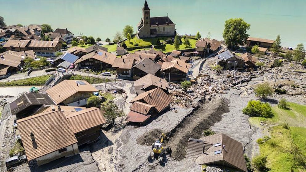 Ein Murgang hat einen Teil des Dorfes Brienz verwüstet. (Luftaufnahme mit Drohne vom 13.08.2024)