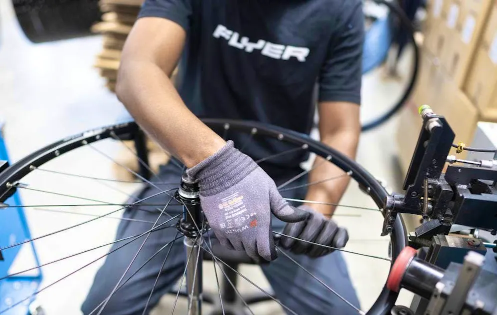 The assembly of Flyer e-bikes at the production site in Huttwil, Canton Bern. (Archive)