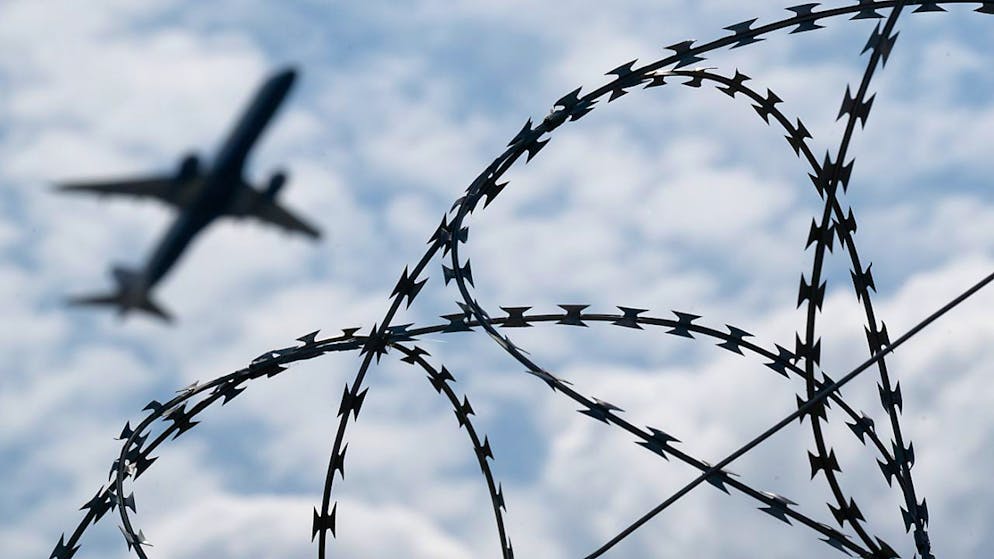 Mittels Sonderflug wurden am Mittwoch drei verurteilte Straftäter in die Ukraine ausgeschafft. (Archivbild)