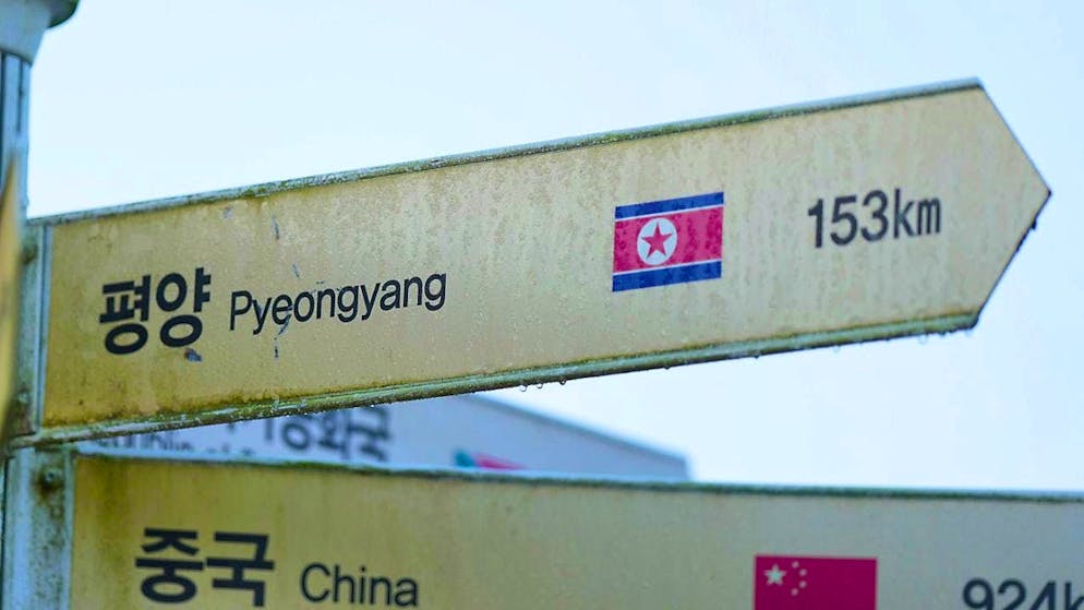 A sign points in the direction of the North Korean capital Pyongyang. Photo: Lee Jin-man/AP/dpa