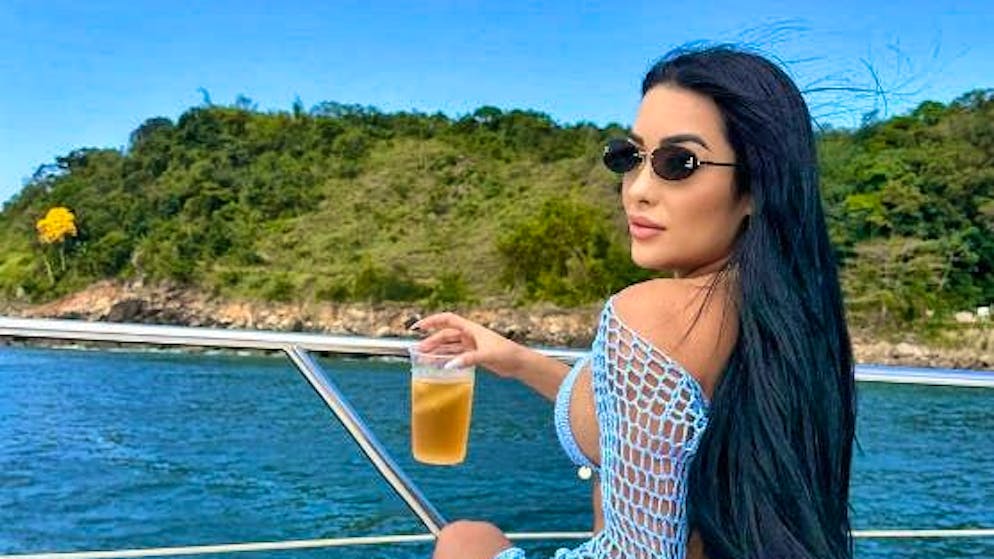 Tutto per selfie e abbronzatura. Influencer non vogliono il giubbotto di salvataggio, ma cadono in mare e annegano