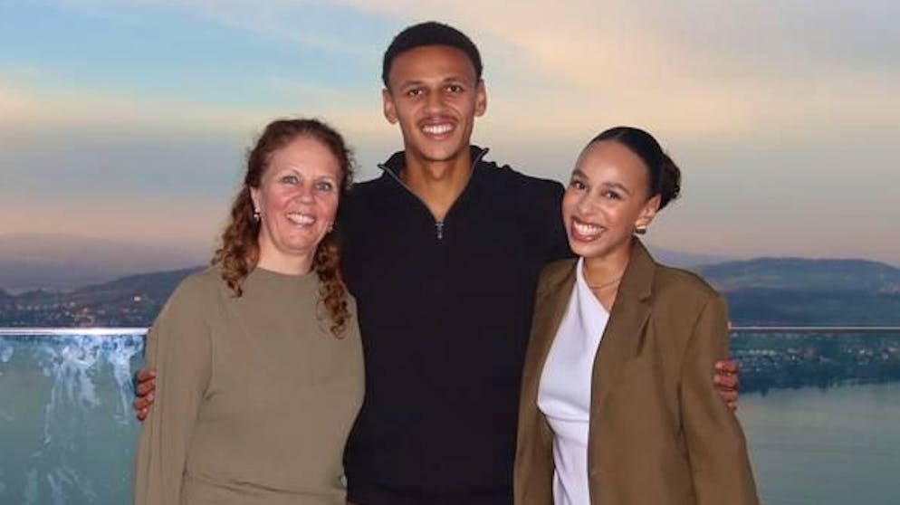 Luca Jaquez mit seinen Lieblingsmenschen: Mami Petra und Schwester Elena.