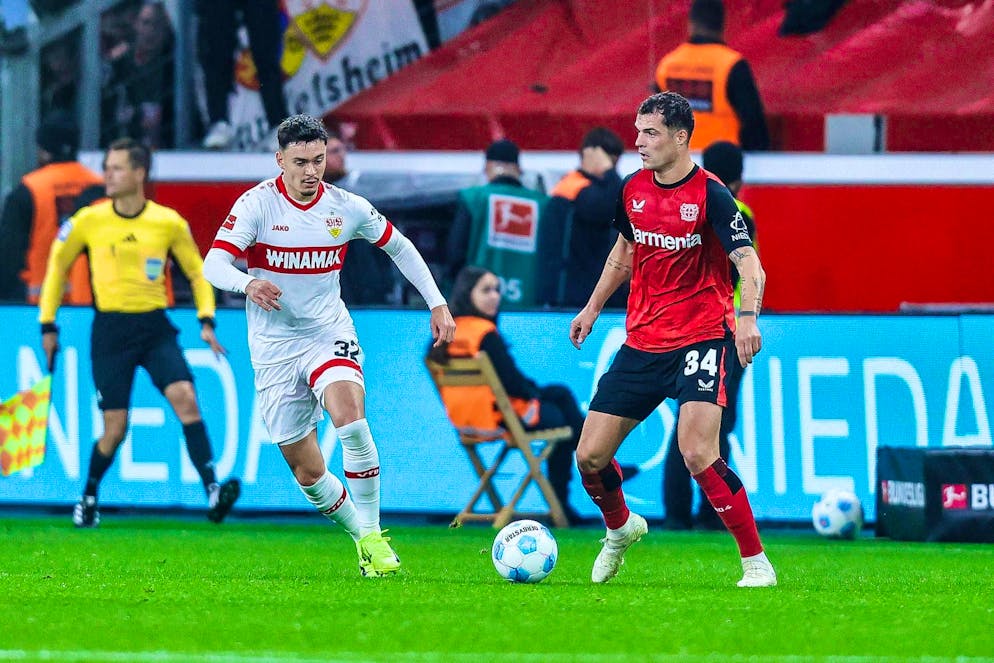 Swiss national team players Fabian Rieder (left) and Granit Xhaka faced each other in the Bundesliga on Friday evening.