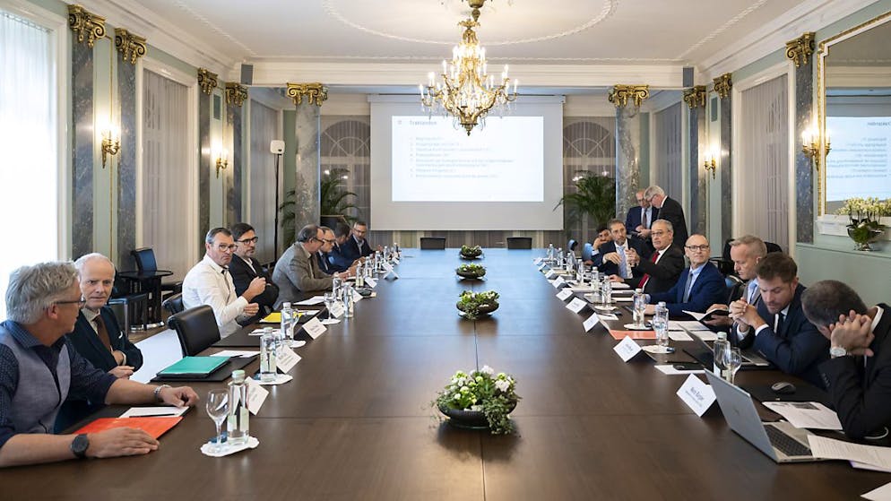 L'incontro coi contadini convocato dal Consigliere federale Guy Parmelin per tentare di ridurre l'onere burocratico che pesa sul settore.