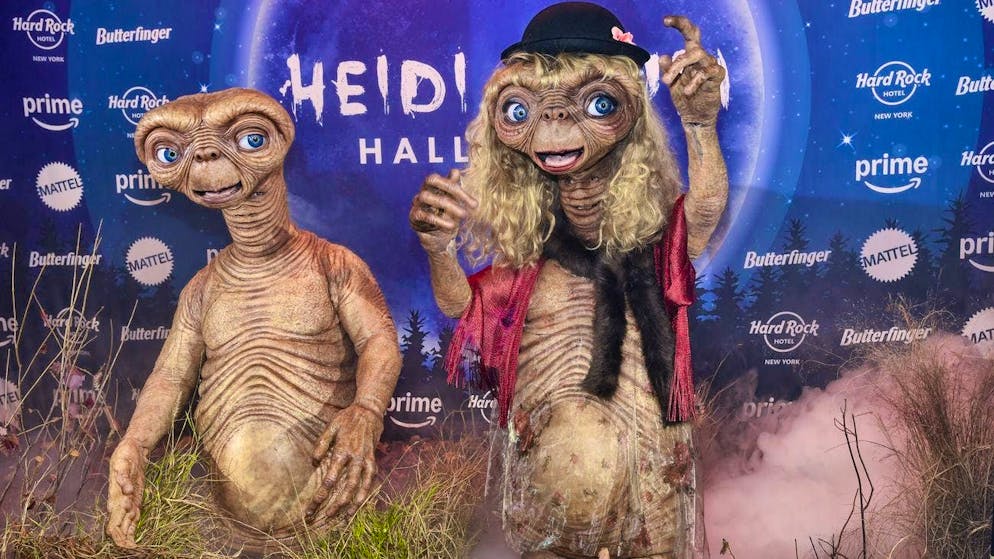 «La regina di Halloween». Heidi Klum si trasforma in E.T. per la sua leggendaria festa spettrale