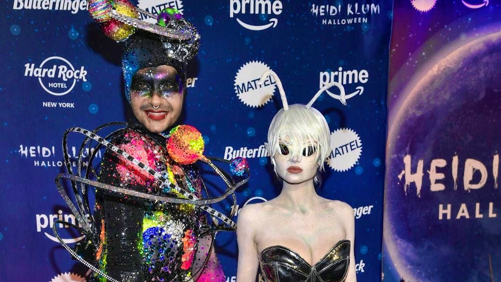 Bill Kaulitz (a sinistra) e la figlia di Heidi Klum, Leni Olumi Klum (a destra), alla festa di Halloween a New York giovedì sera.