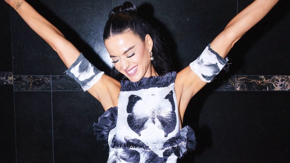 10 minutes in space. Katy Perry and Lauren Sánchez are back on the ground