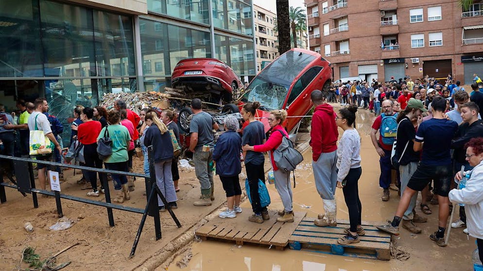 Inondazioni. A Valencia l'emergenza cresce, oltre 360.000 persone ancora senz'acqua