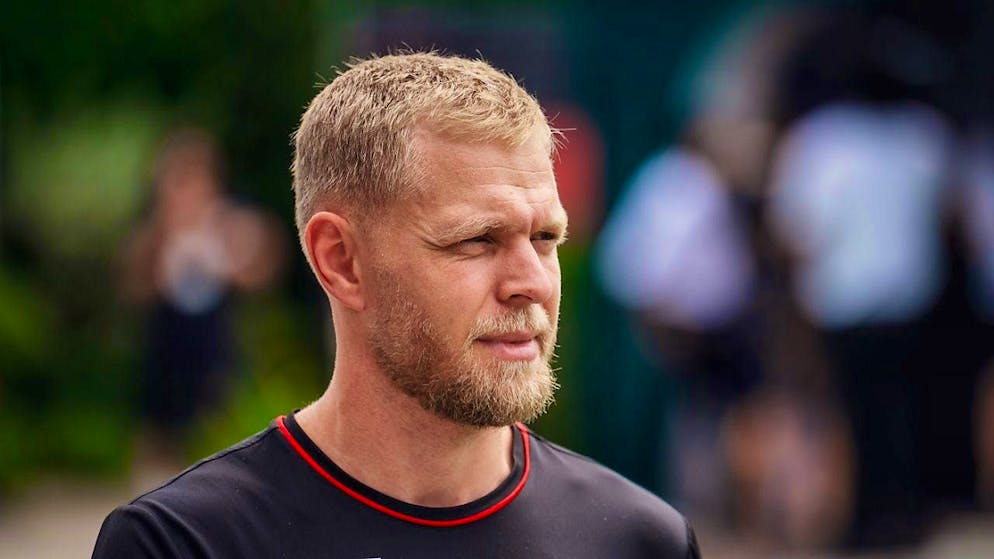 Kevin Magnussen out sick