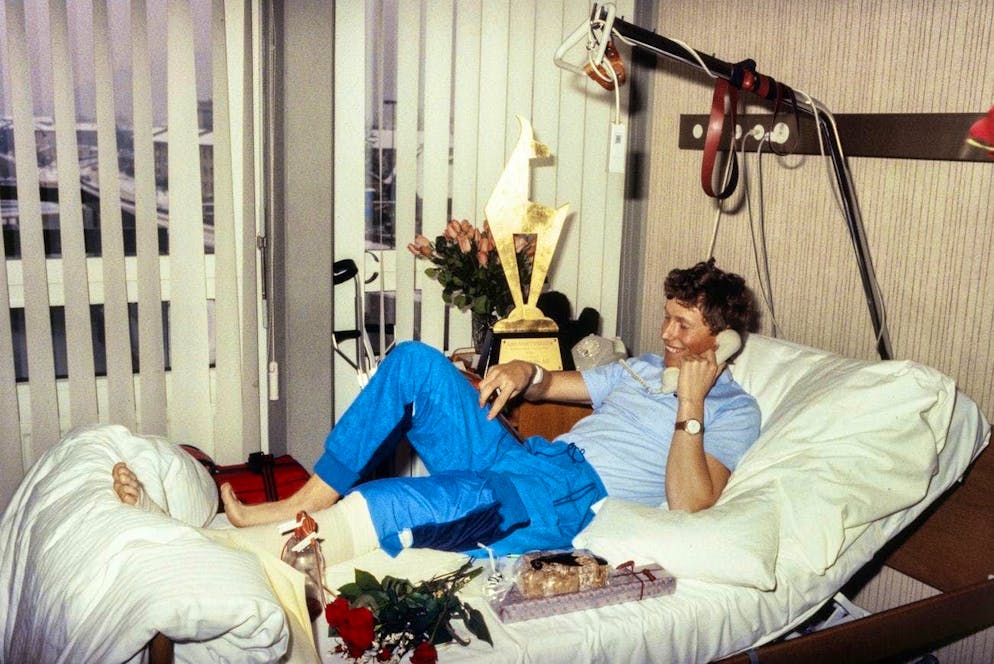 Pirmin Zurbriggen - the biggest ski star of the 80s. The knee of the nation kept Switzerland on tenterhooks: Pirmin Zurbriggen in hospital in Muttenz (BL) after meniscus surgery in 1984 (KEYSTONE/Michael Kupferschmidt).