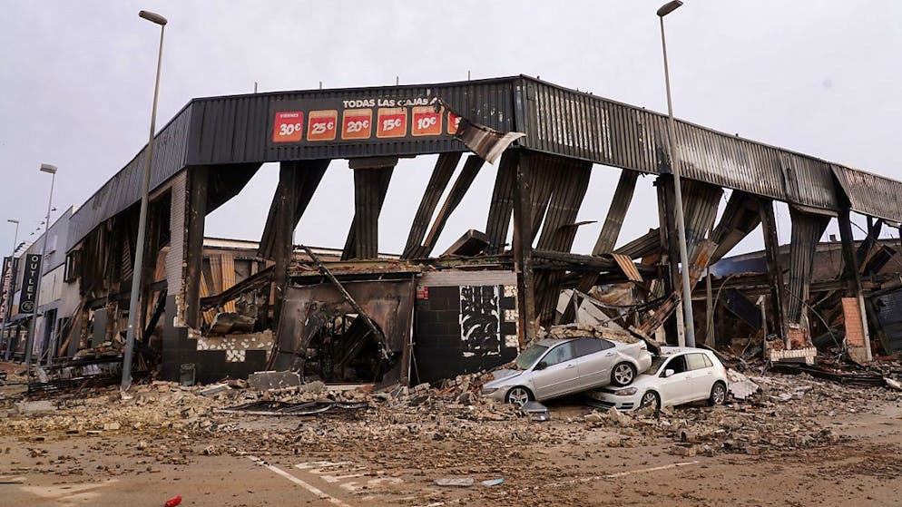 Spagna. Tragedia nel parcheggio al centro commerciale, «un cimitero» alle porte di Valencia