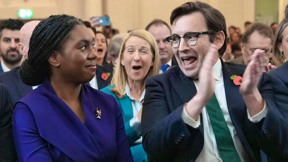 New leader leads British Conservatives on right-wing course - Gallery. Kemi Badenoch - here next to her jubilant husband Hamish Badenoch - is to lead the Conservative Tories out of their misery.