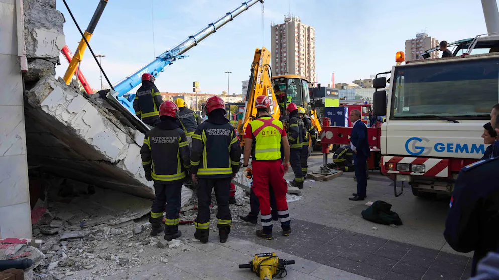 President calls for criminal prosecution. 14 dead in the collapse of a station canopy in Serbia