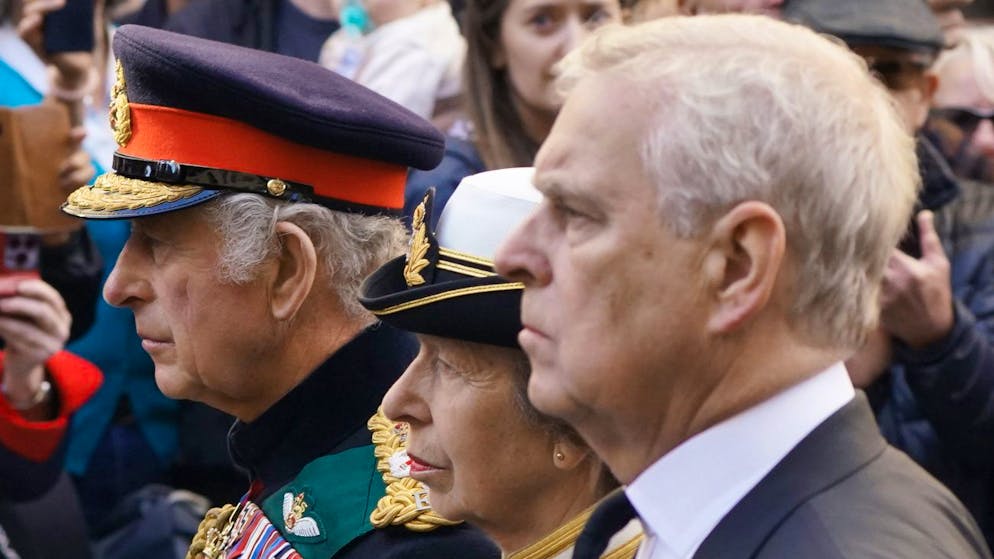 Trasloco in arrivo?. Re Carlo taglia l'appannaggio da un milione di sterline ad Andrea