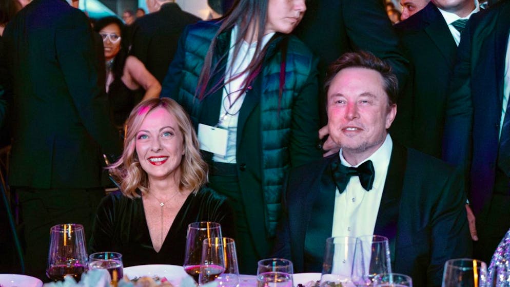 Negli ultimi giorni in Italia sono apparsi nuovi video deepfake, che riguardano truffe con cui si promettono guadagni impossibili grazie alle criptovalute. Ne è stato creato e diffuso anche uno che riporta un dialogo falso tra Giorgia Meloni ed Elon Musk. (Foto d'archivio)