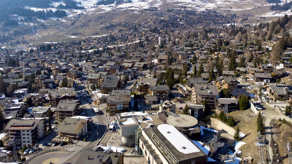 Revue de presse. Constructions illégales à Verbier : Accusations contre des élus locaux