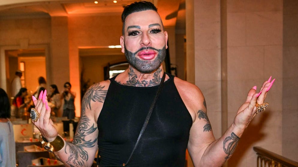 Harald Glööckler is said to have received an invitation to appear on the TV show "Big Boss" in India.