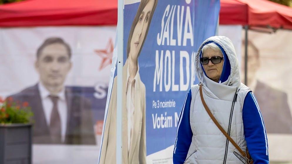 I cartelloni elettorali dei due candidati alla presidenza in Moldavia: Maia Sandu e Alexandr Stoianoglo