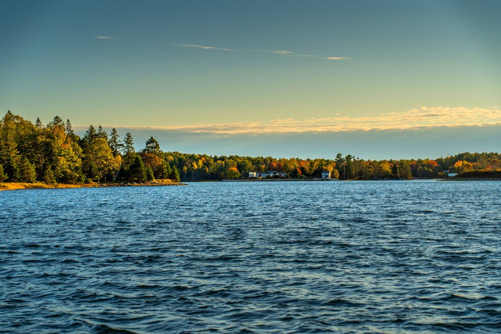 Unterwegs in der kanadischen Provinz: So schön ist Nova Scotia im Herbst. In zwölf Staffeln gibt die Reality-Serie «Oak Island – Fluch und Legende» seit 2014 Einblicke in die Insel.