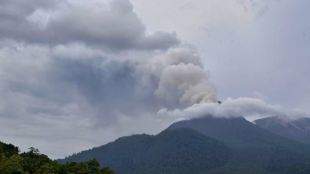 Le volcan Lewotobi Laki-Laki est situé sur l'île de Florès, très prisée par les touristes.