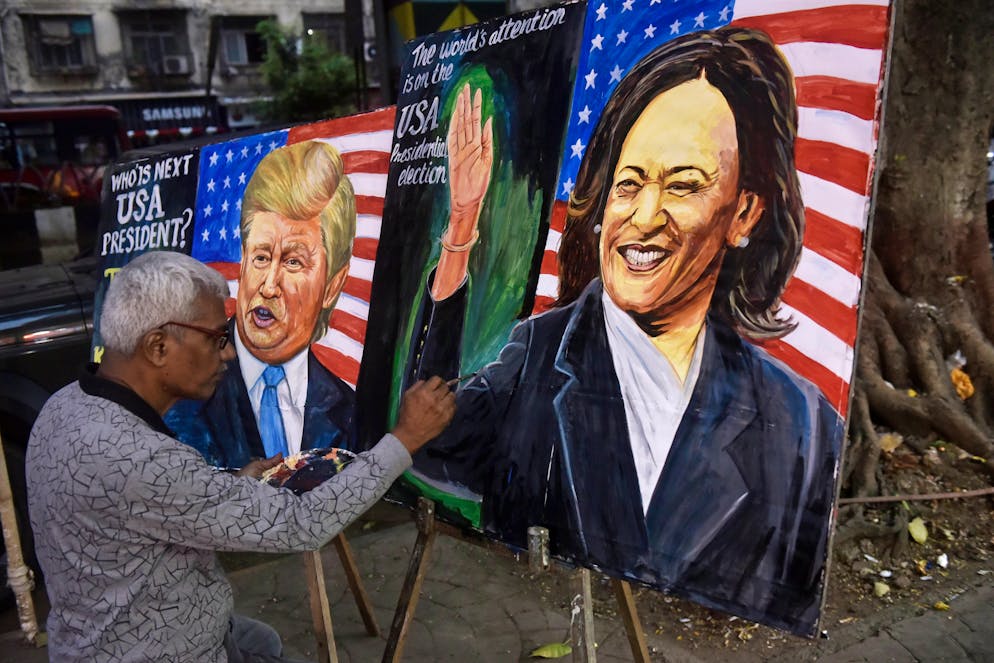 Lundi après-midi, l'agrégateur de sondages FiveThirtyEight donne Kamala Harris et Donald Trump à égalité à 47,8% en Pennsylvanie, à quasi-égalité à 47,4 contre 47,7% dans le Nevada ou encore à seulement un point de pourcentage d'écart dans le Wisconsin, le Michigan ou la Caroline du Nord.