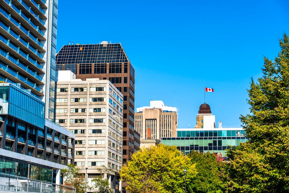 Unterwegs in der kanadischen Provinz: So schön ist Nova Scotia im Herbst. Hohe Gebäude sorgen für Grossstadtfeeling. 