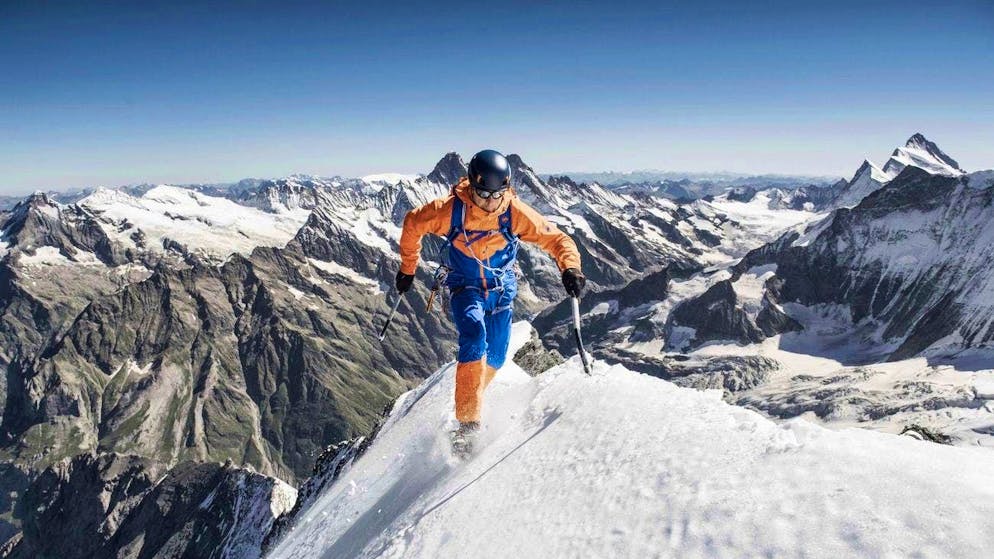 In 2011, extreme mountaineer Dani Arnold achieves his breakthrough at the age of 27. He conquered the north face of the Eiger alone in 2 hours and 28 minutes. No one had ever done it faster. The picture also shows Arnold on the Eiger, but in 2017.