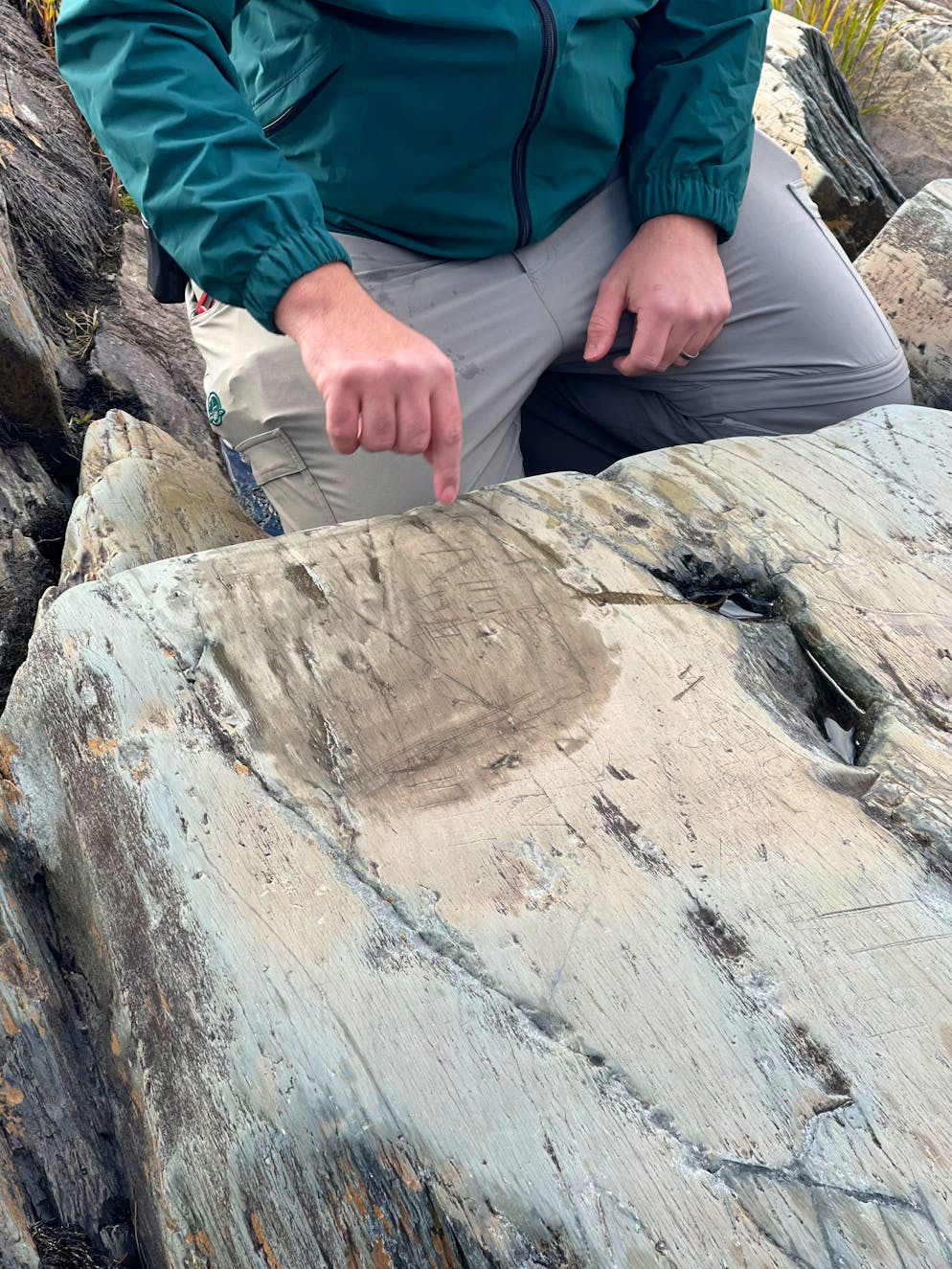 Unterwegs in der kanadischen Provinz: So schön ist Nova Scotia im Herbst. Indigene Kunst: Auf den Steinen im Kejimkujik Nationalpark finden sich Zeichnungen der Mi’kmaq.