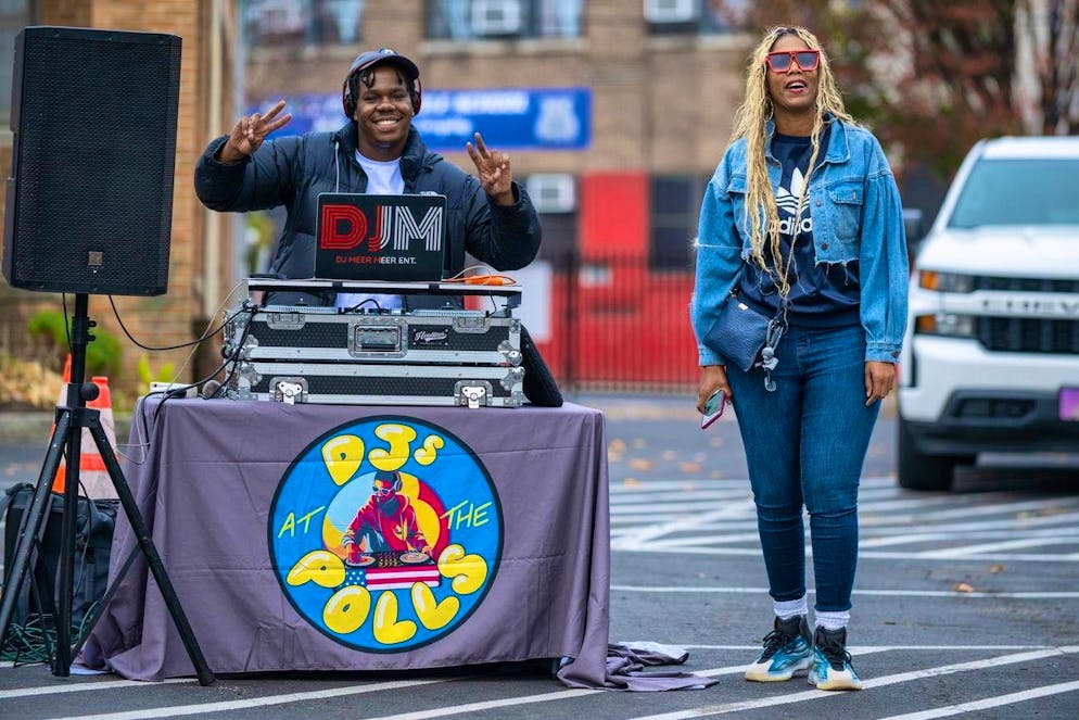 Trump o Harris? Il giorno delle elezioni negli Stati Uniti. Gli elettori di tutto il Paese stanno partecipando alle elezioni presidenziali statunitensi del 2024, decidendo tra il repubblicano Trump e la democratica Harris in una gara molto combattuta.