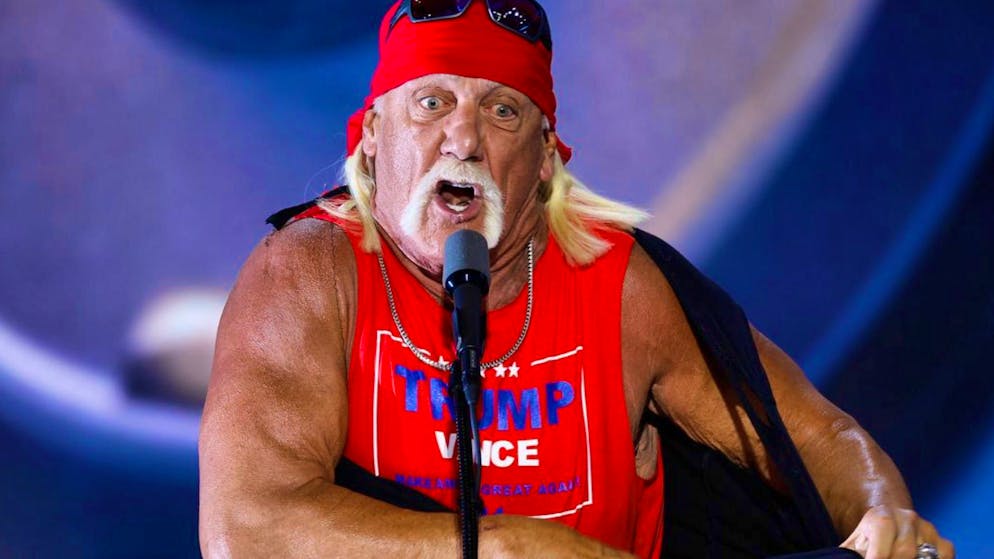 Harris o Trump? Le star hanno preso la loro decisione. La leggenda del wrestling Hulk Hogan ha tenuto un discorso davvero entusiasmante. Con frasi come «Donald Trump è il più forte di tutti», il 70enne Hogan ha suscitato applausi fragorosi da parte del pubblico e sguardi di soddisfazione da parte di Trump.