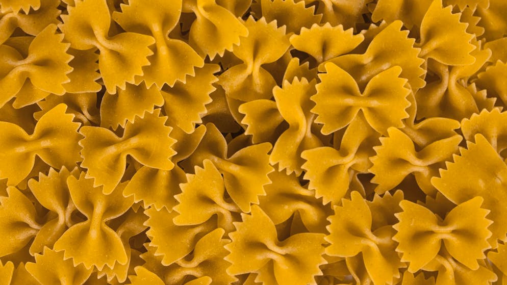 Pasta is particularly high in carbohydrates and is therefore an absolute no-go when it comes to losing weight in the eyes of many.