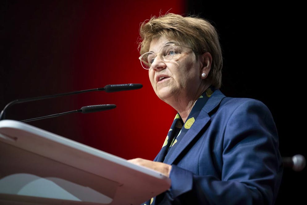 Selon le Blick, la conseillère fédérale à la tête du Département de la défense (DDPS), Viola Amherd, a attribué des mandats lucratifs à «plusieurs fidèles compagnons».