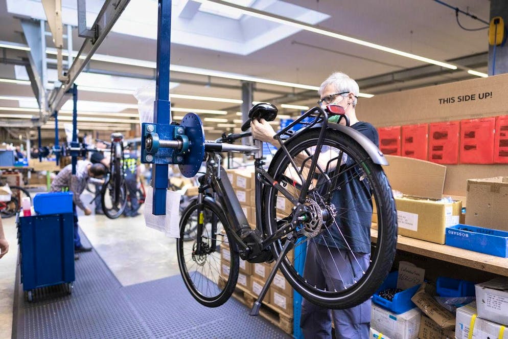 Better times ahead: Assembly of e-bikes at the production site in Huttwil in 2021.