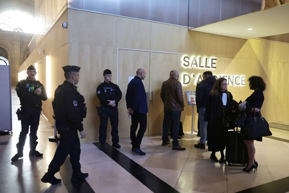 Ces premières auditions ne portaient pas sur les faits, qui seront examinés seulement à partir du 20 novembre, mais seulement sur la personnalité des accusés.