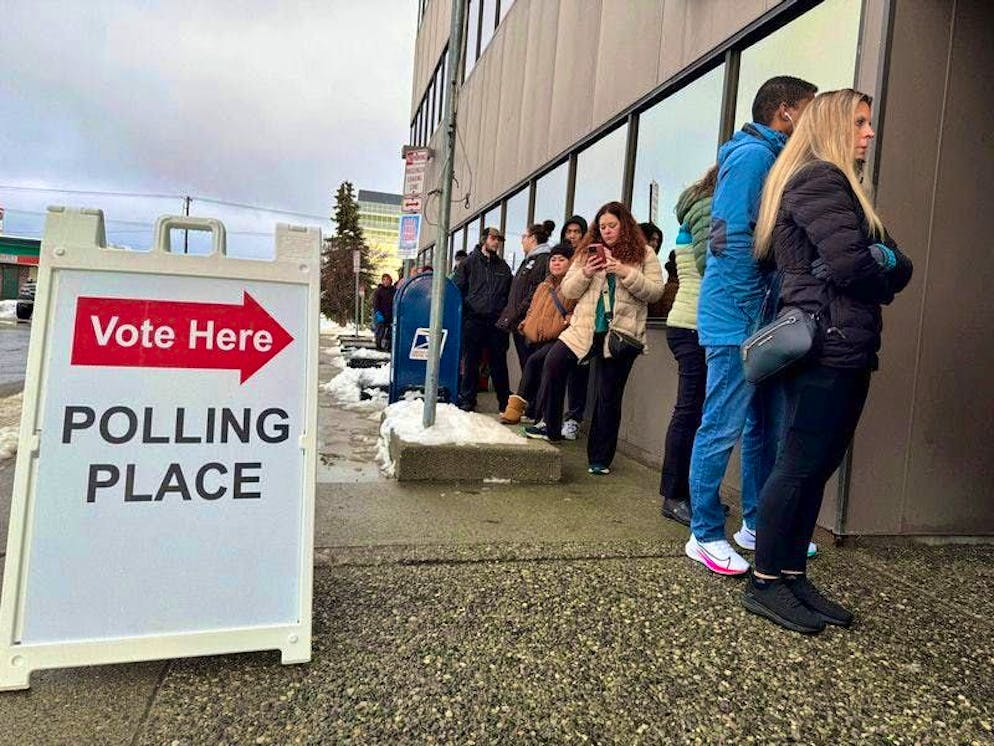 Trump o Harris? Il giorno delle elezioni negli Stati Uniti. Come qui in Alaska, le persone hanno sfidato condizioni meteorologiche talvolta avverse.