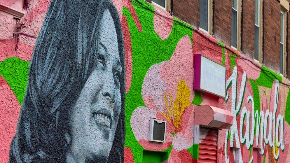 Trump or Harris? Election day in the USA. A graffiti in Philadelphia, the capital of the contested swing state of Pennsylvania, promotes Democratic presidential candidate Kamala Harris.