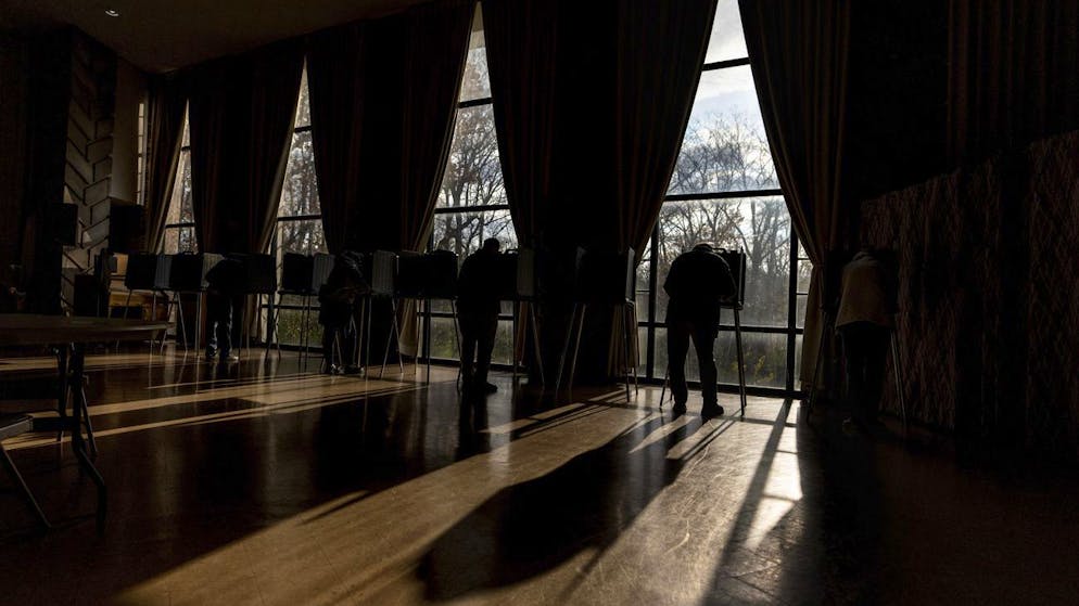 Trump oder Harris? Wahltag in den USA. Wähler geben in Dearborn, Michigan, ihre Stimme ab.